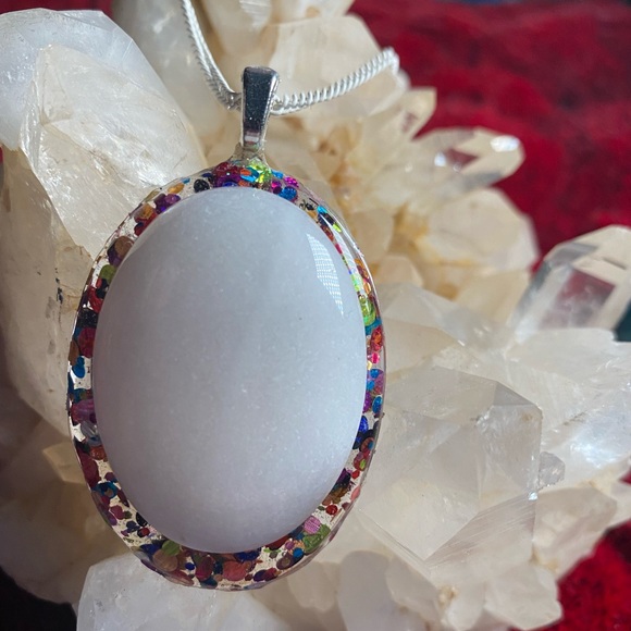 Hand Carved White Jade Cabochon set in confetti resin on white enameled chain - Picture 2 of 3